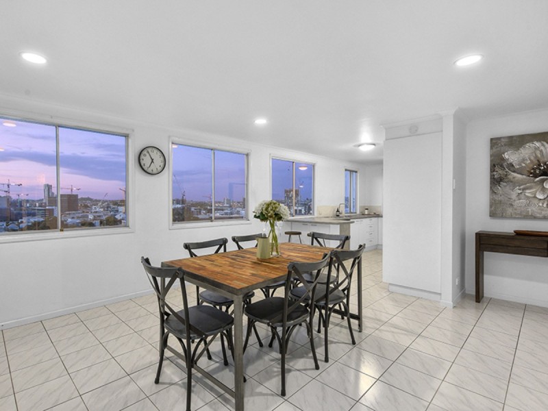 16 Teneriffe Drive, Teneriffe QLD 4005