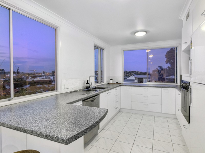 16 Teneriffe Drive, Teneriffe QLD 4005