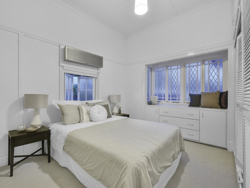 16 Teneriffe Drive, Teneriffe QLD 4005