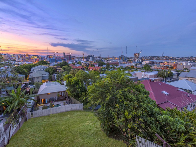 16 Teneriffe Drive, Teneriffe QLD 4005