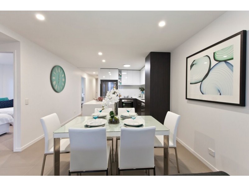 204/26 Spendelove Avenue, Southport QLD 4215