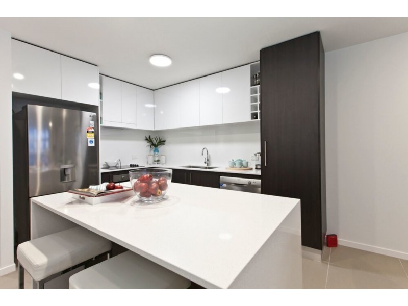204/26 Spendelove Avenue, Southport QLD 4215