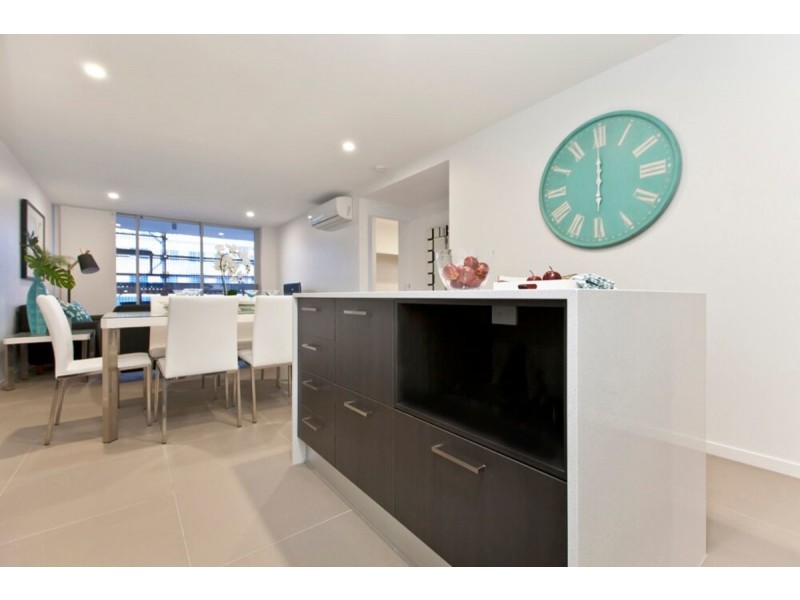 204/26 Spendelove Avenue, Southport QLD 4215