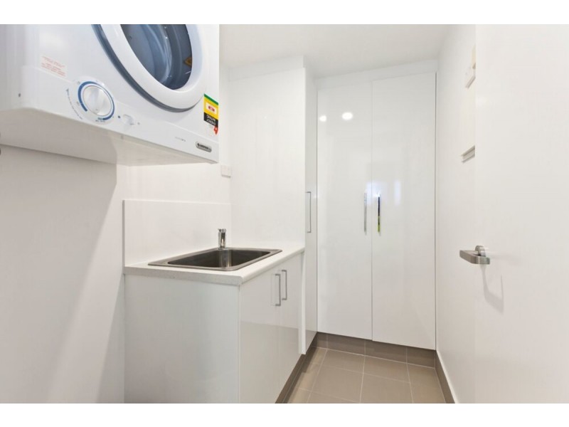 204/26 Spendelove Avenue, Southport QLD 4215