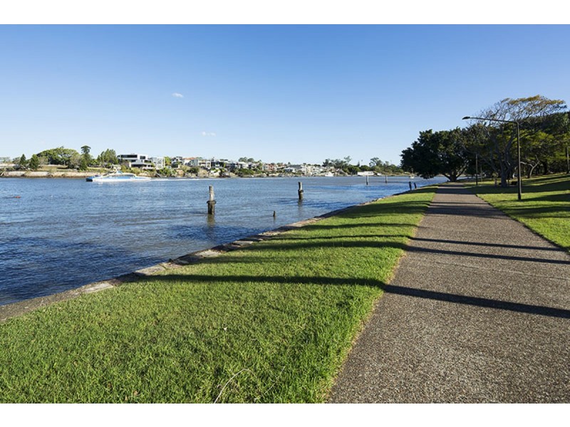 70 Oxlade Drive, New Farm QLD 4005