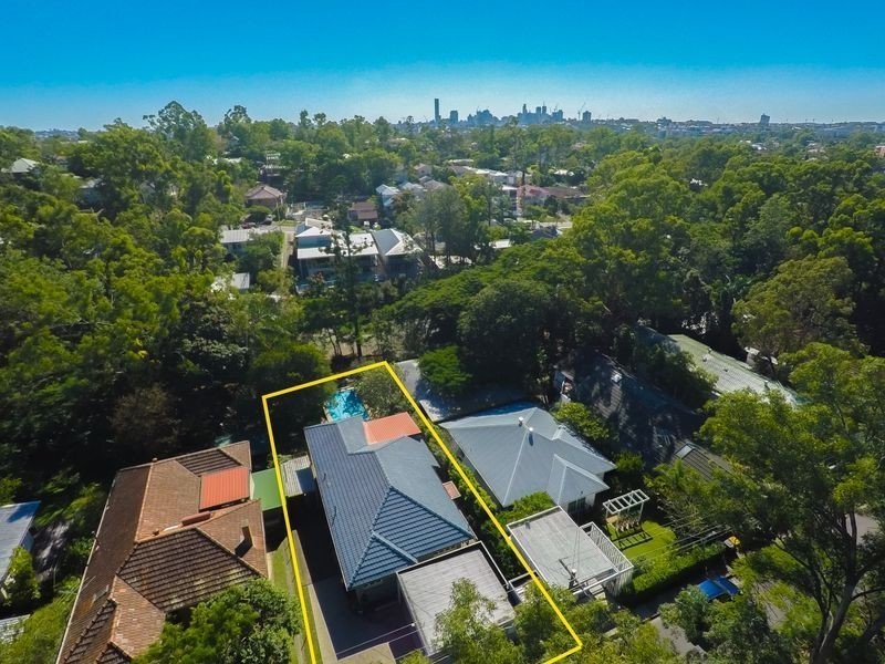 152 Highland Terrace, St Lucia QLD 4067