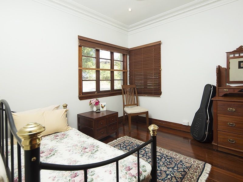 152 Highland Terrace, St Lucia QLD 4067