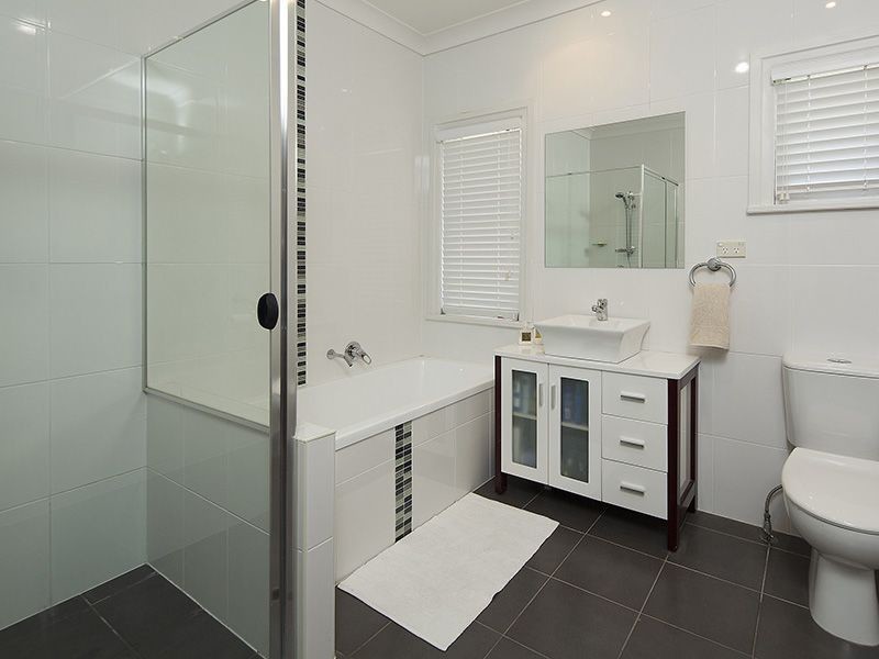 152 Highland Terrace, St Lucia QLD 4067