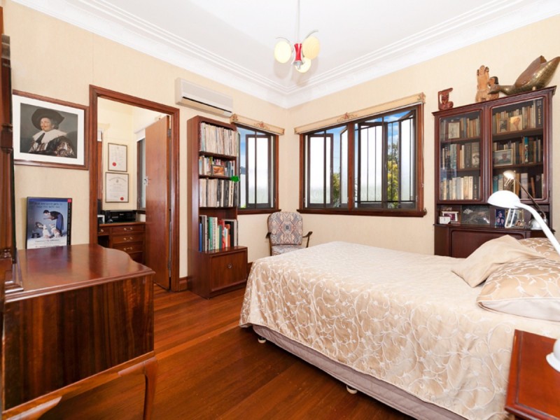 23 Palmer Street, Greenslopes QLD 4120