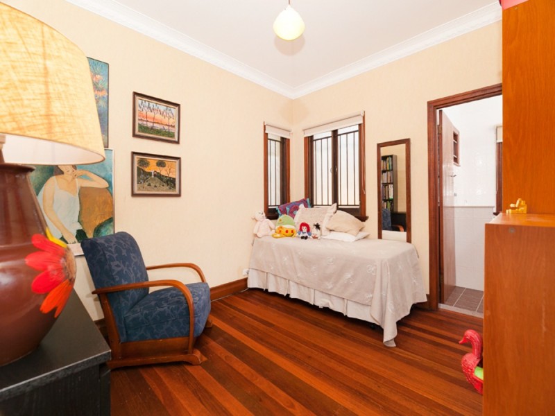 23 Palmer Street, Greenslopes QLD 4120