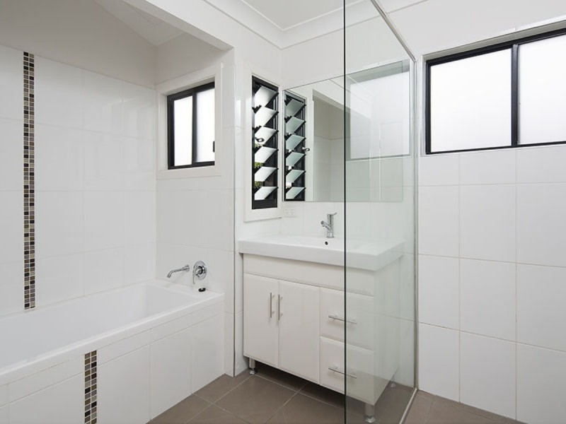 54 Waverley Road, Camp Hill QLD 4152