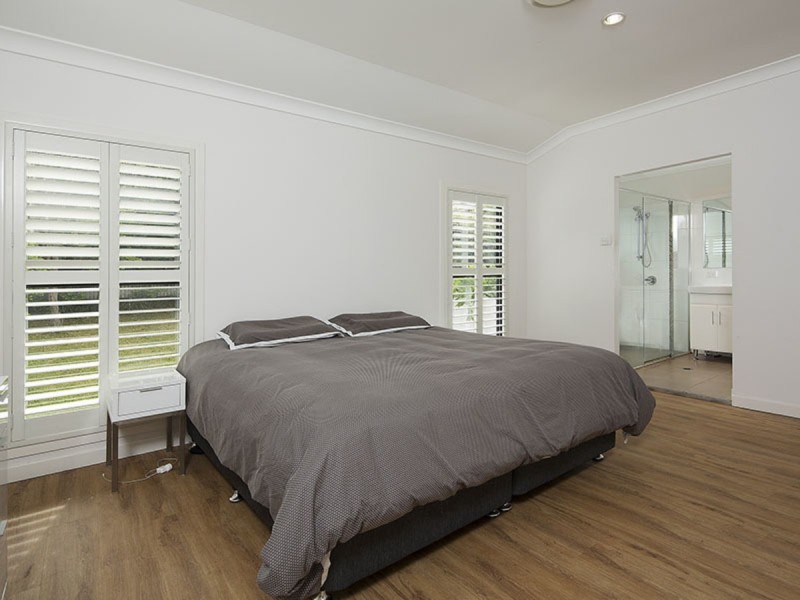 54 Waverley Road, Camp Hill QLD 4152