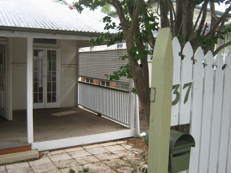 37 Fewings Street, Toowong QLD 4066