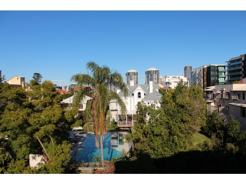 8/11 Locke Street, New Farm QLD 4005