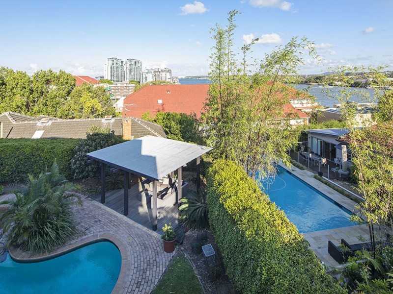 84 Markwell Street, Hamilton QLD 4007