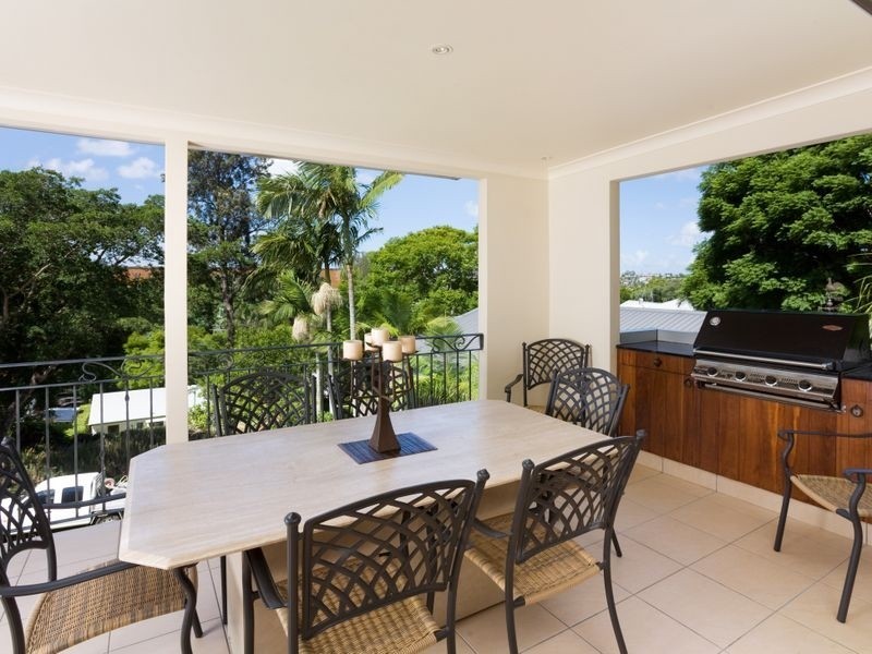 14 Walker Avenue, Teneriffe QLD 4005