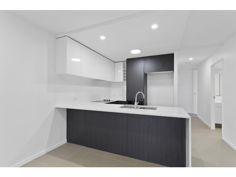 204/26 Spendelove Avenue, Southport QLD 4215