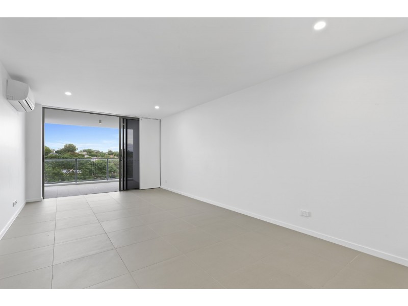 204/26 Spendelove Avenue, Southport QLD 4215