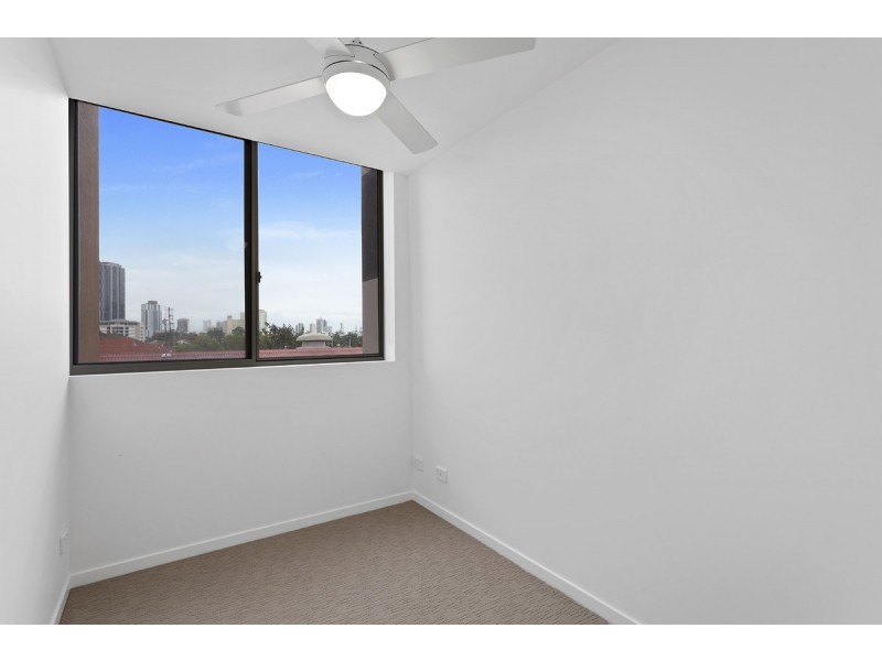 204/26 Spendelove Avenue, Southport QLD 4215