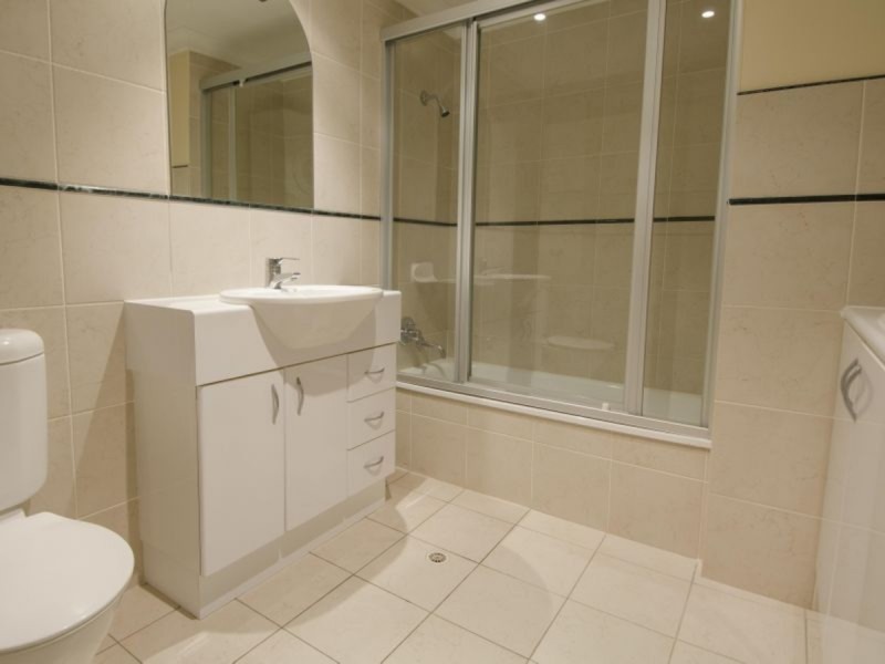 8/9 Newstead Avenue, Newstead QLD 4006