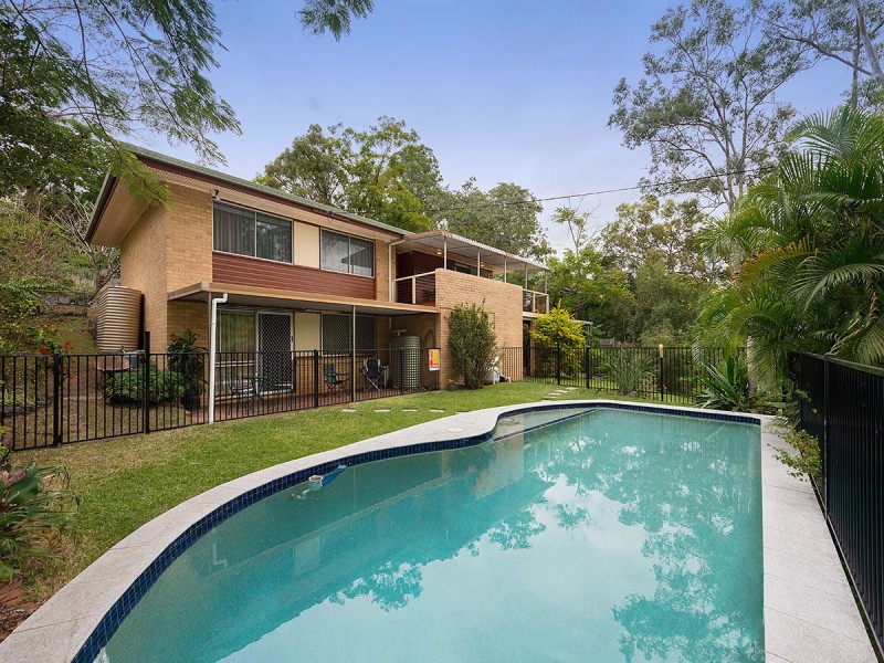 90 Burbong Street, Chapel Hill QLD 4069