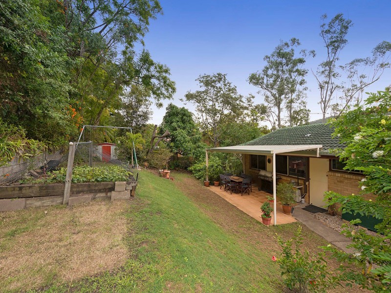 90 Burbong Street, Chapel Hill QLD 4069