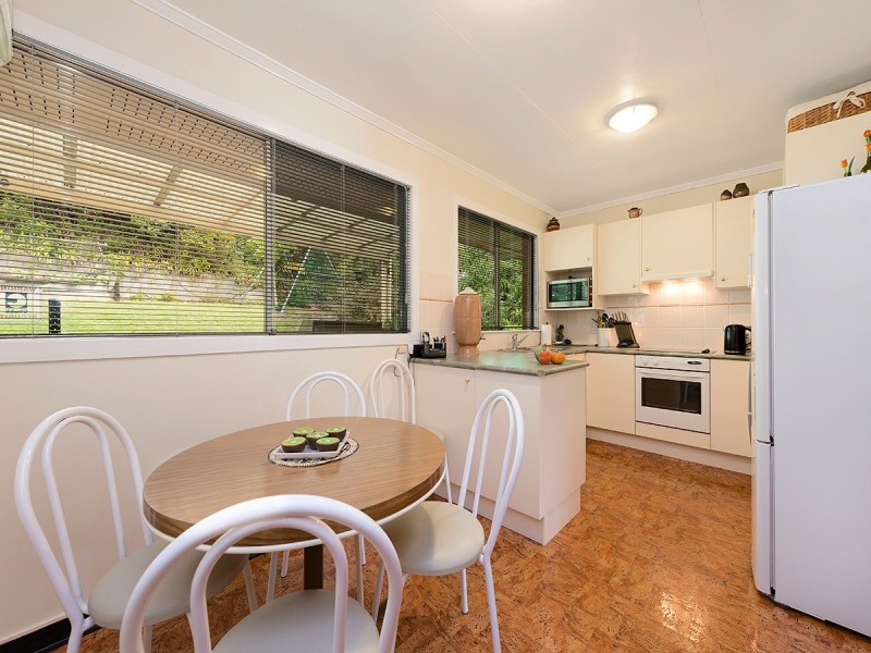 90 Burbong Street, Chapel Hill QLD 4069