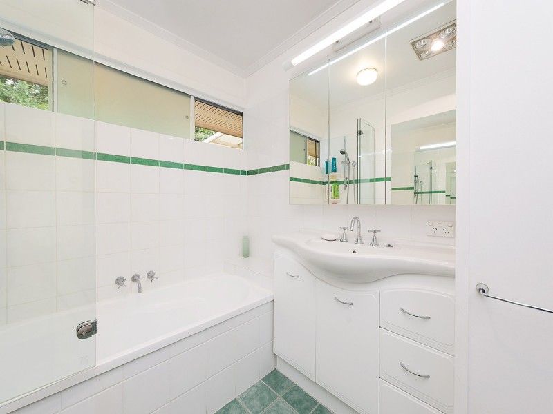 90 Burbong Street, Chapel Hill QLD 4069