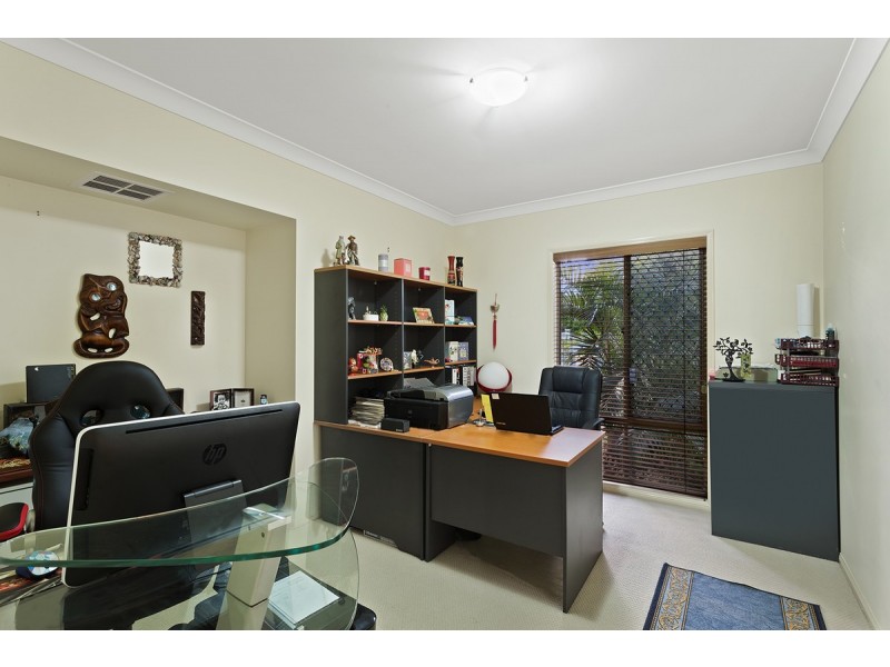 35 Thomas Mcleod Avenue, Sinnamon Park QLD 4073