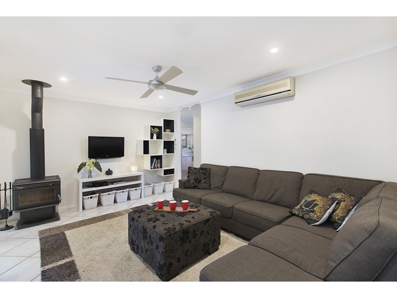 24 Mareeba Court, Arana Hills QLD 4054