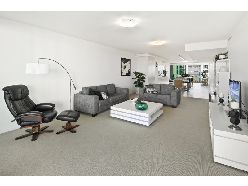 29404/2 Ephraim Island Parade, Paradise Point QLD 4216