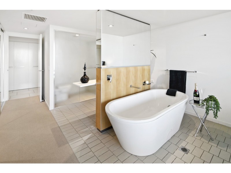 29404/2 Ephraim Island Parade, Paradise Point QLD 4216