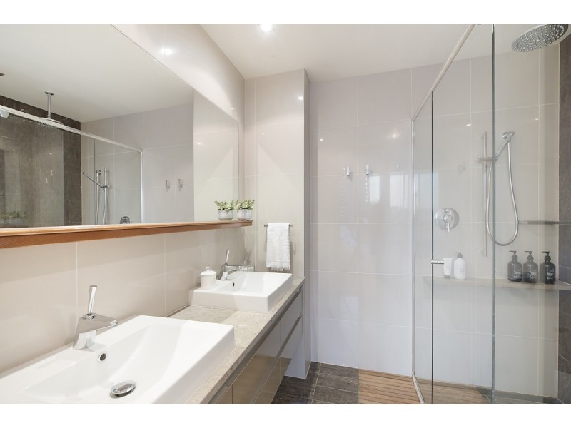 42/205 Coronation Drive, Milton QLD 4064