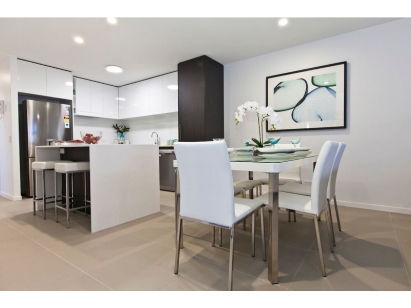 202/26 Spendelove Avenue, Southport QLD 4215