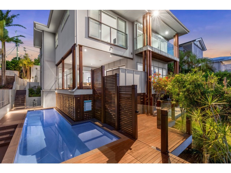 15 Sylvia Street, Camp Hill QLD 4152