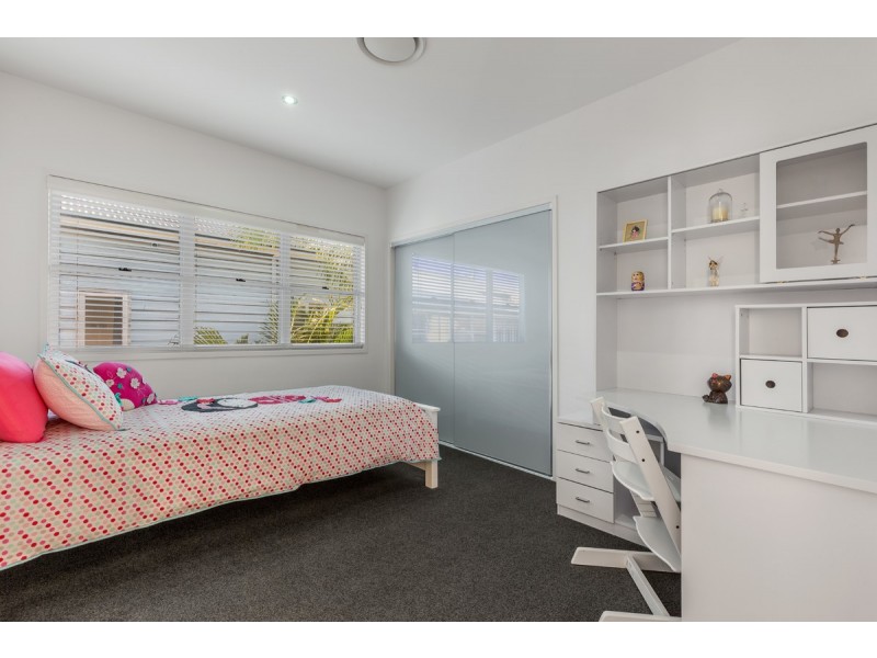 15 Sylvia Street, Camp Hill QLD 4152