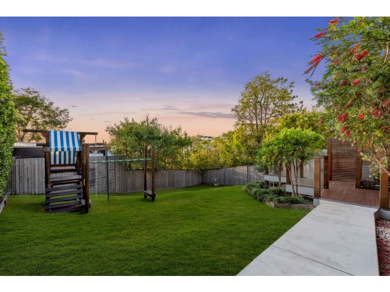 15 Sylvia Street, Camp Hill QLD 4152