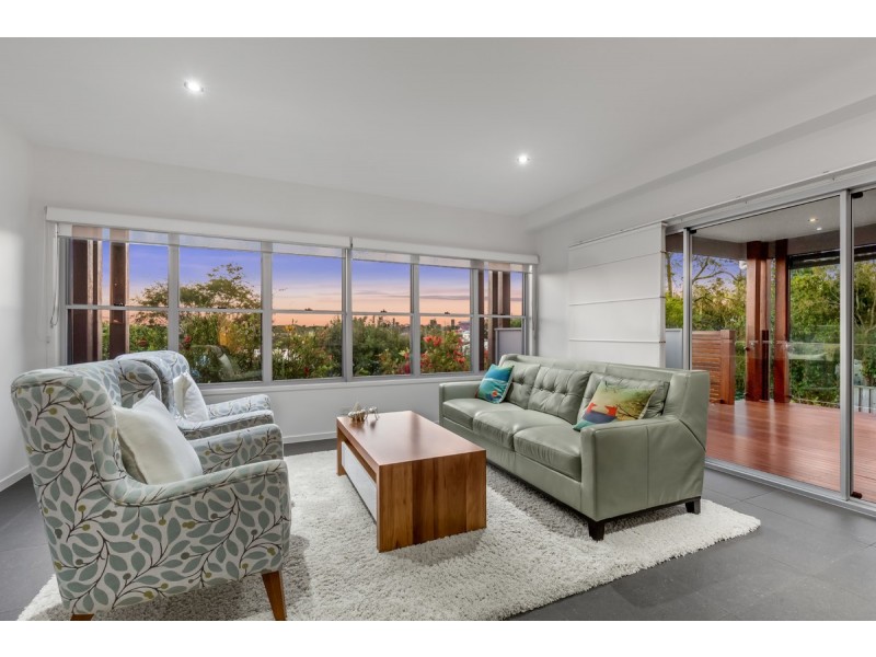 15 Sylvia Street, Camp Hill QLD 4152