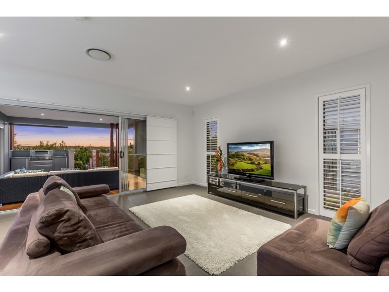 15 Sylvia Street, Camp Hill QLD 4152