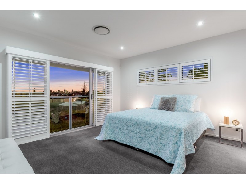 15 Sylvia Street, Camp Hill QLD 4152