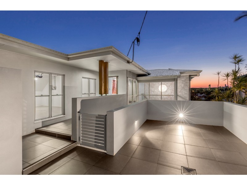 15 Sylvia Street, Camp Hill QLD 4152