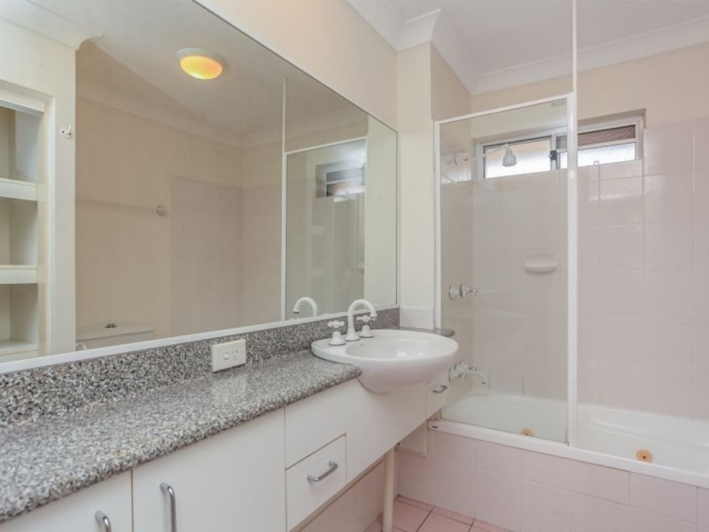 9/102 Langshaw Street, New Farm QLD 4005