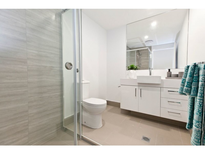 202/26 Spendelove Avenue, Southport QLD 4215