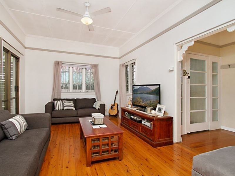 2 Greens Road, Coorparoo QLD 4151