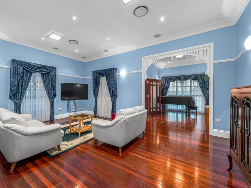 62 Crescent Road, Hamilton QLD 4007