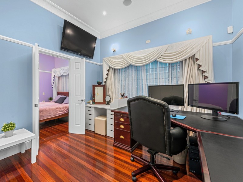 62 Crescent Road, Hamilton QLD 4007