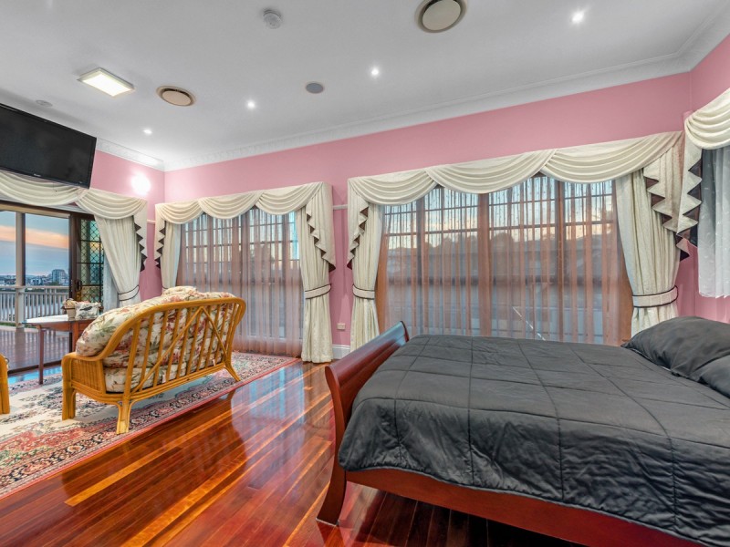 62 Crescent Road, Hamilton QLD 4007