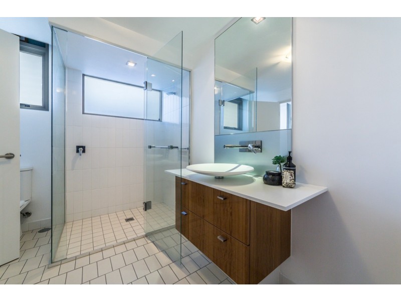 26104/2 Ephraim Island Parade, Paradise Point QLD 4216