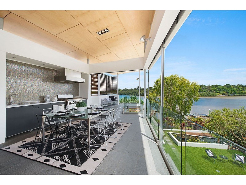 41 Brisbane Corso, Fairfield QLD 4103