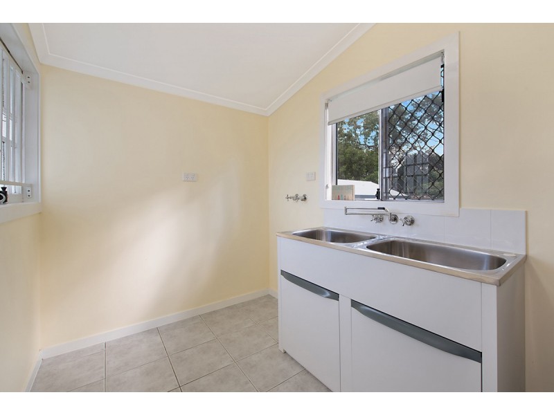 114 Victoria Street, Fairfield QLD 4103